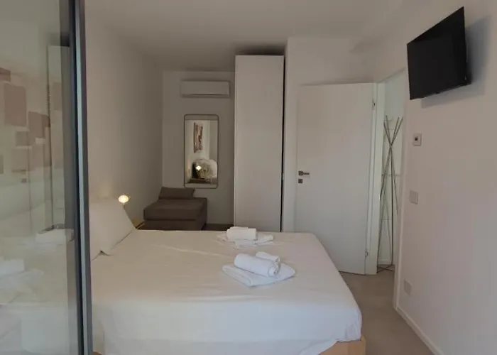 Marisabella 9 * Bari